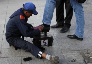 One of the ubiquitous shoe-shiners in La Paz
